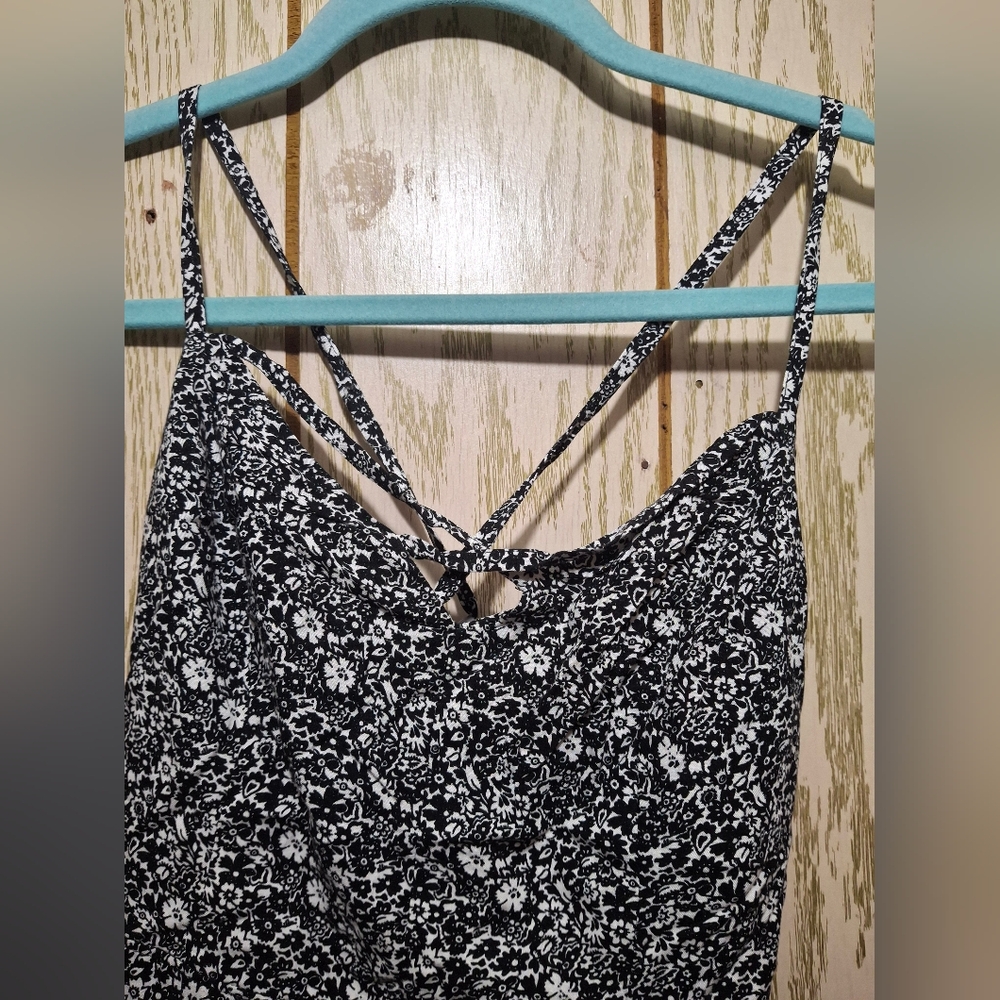 Hollister Black and White Floral Dress - Picture 2 of 9